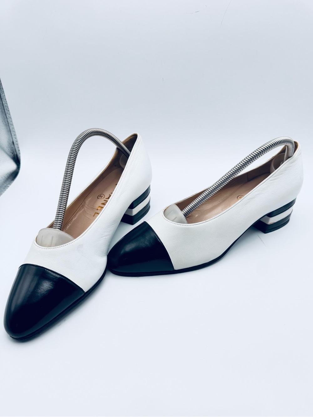 Chanel Cap Toe Pumps White Black Leather Block Heel Made in Italy Size 36